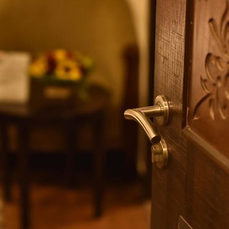 Casa Broadway-A Boutique Hotel Calcutta  Esterno foto