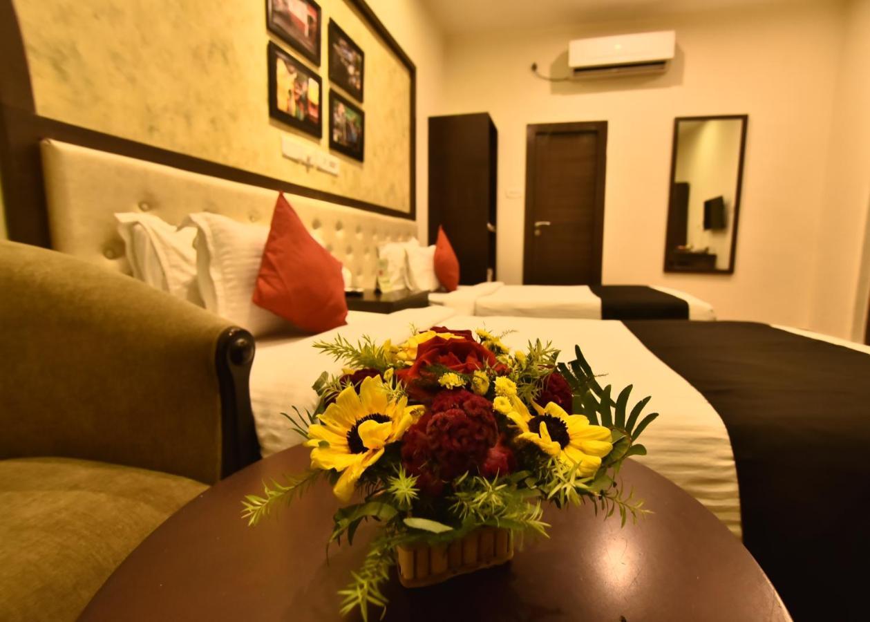 Casa Broadway-A Boutique Hotel Calcutta  Esterno foto