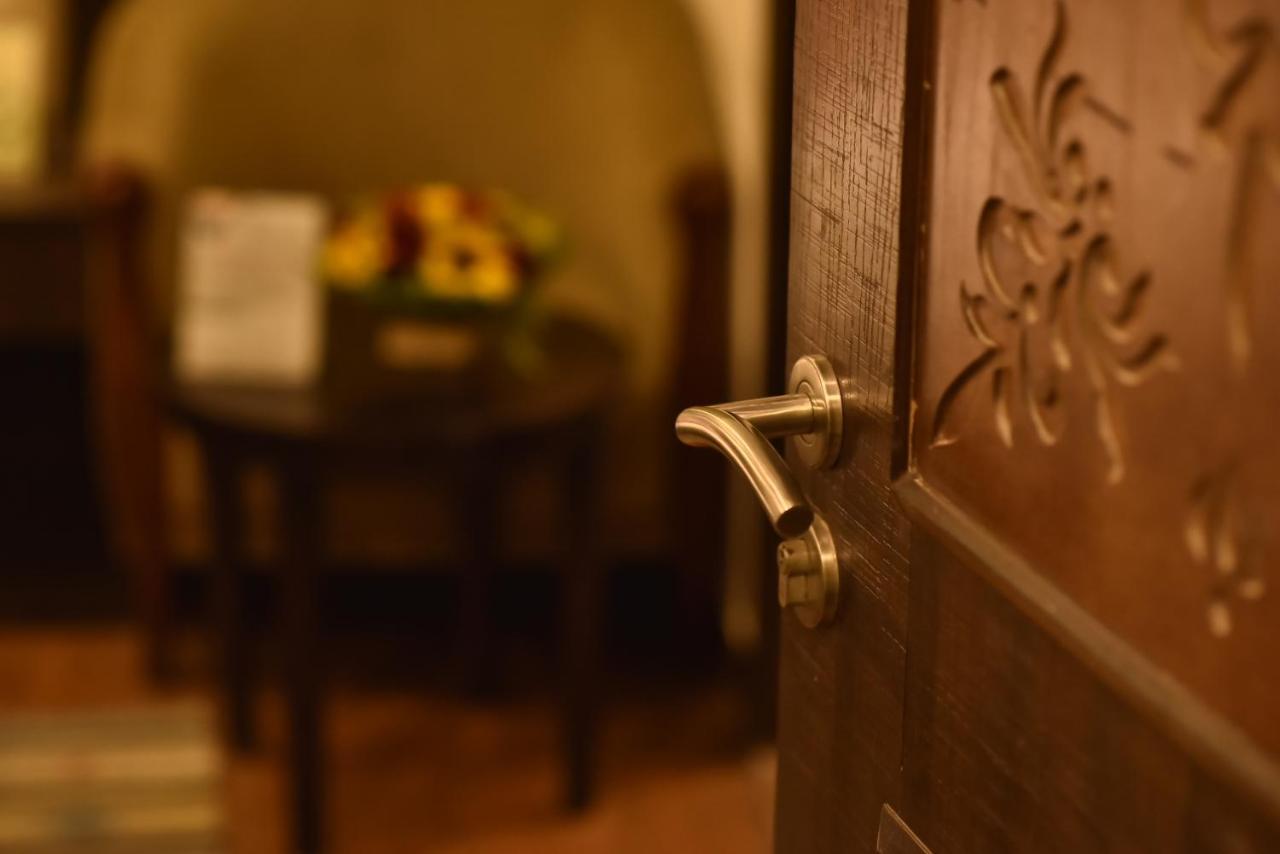 Casa Broadway-A Boutique Hotel Calcutta  Esterno foto
